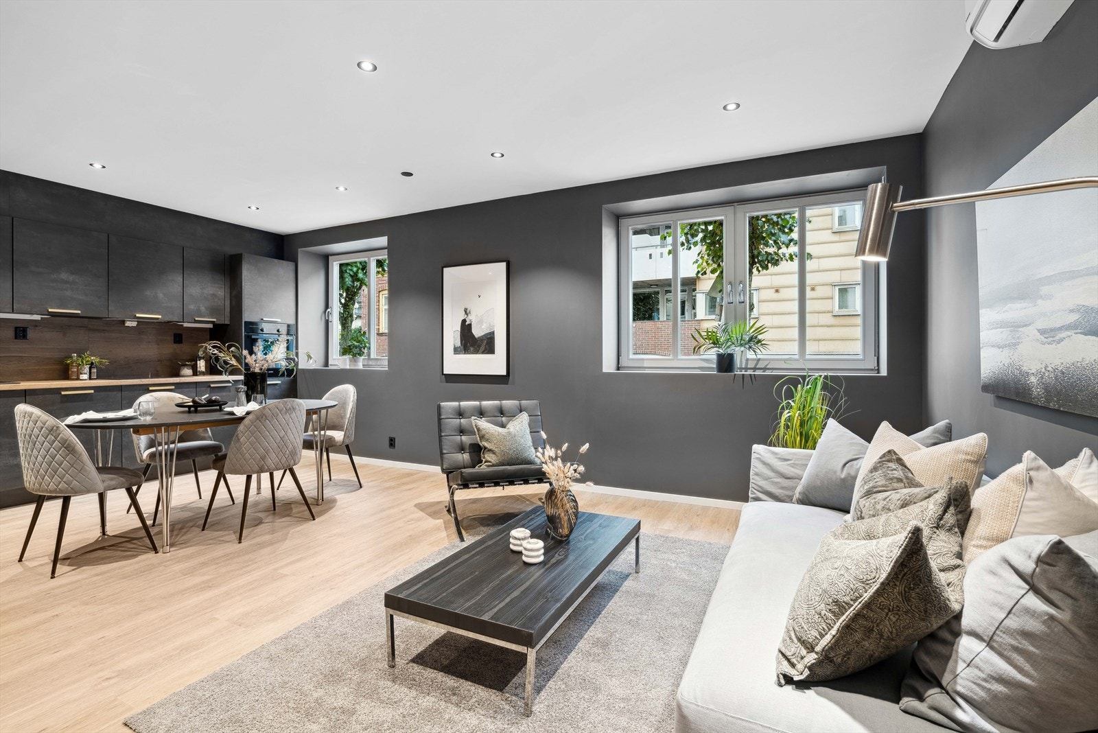 Robin Antonsen vDNB Eiendom ønsker deg velkommen til Thranes gate 2C Galleribilde