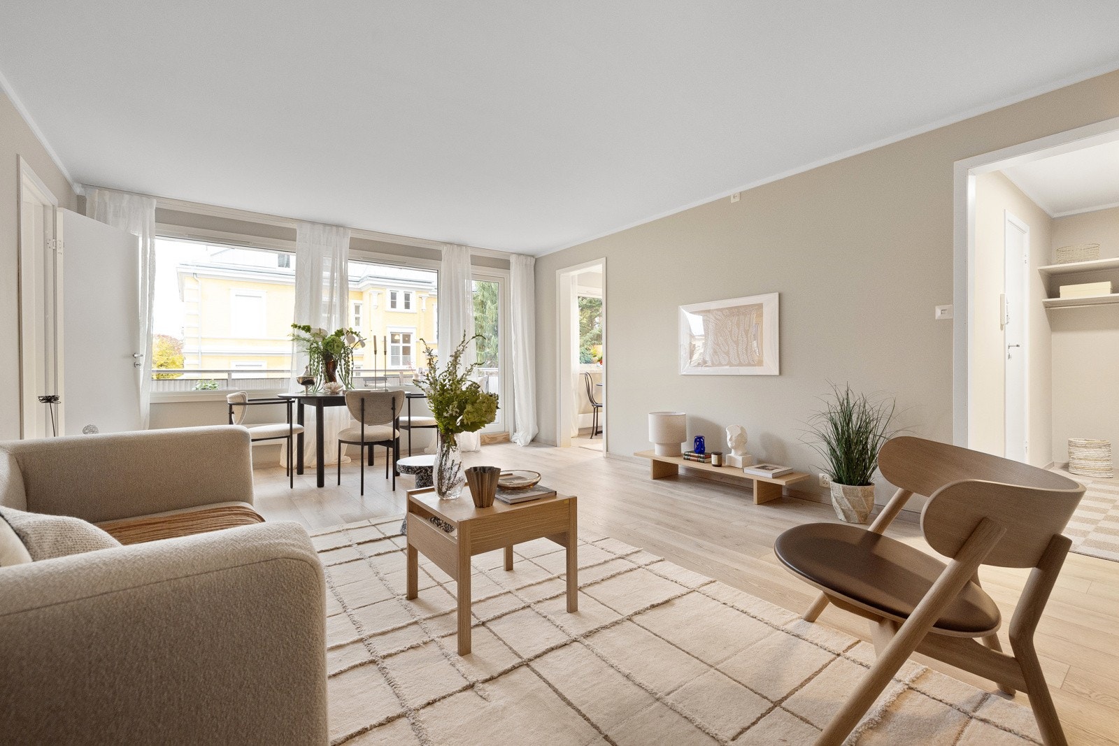 I 2022 ble leiligheten oppgradert med nymalte overflater, noe som gir et moderne uttrykk. Galleribilde