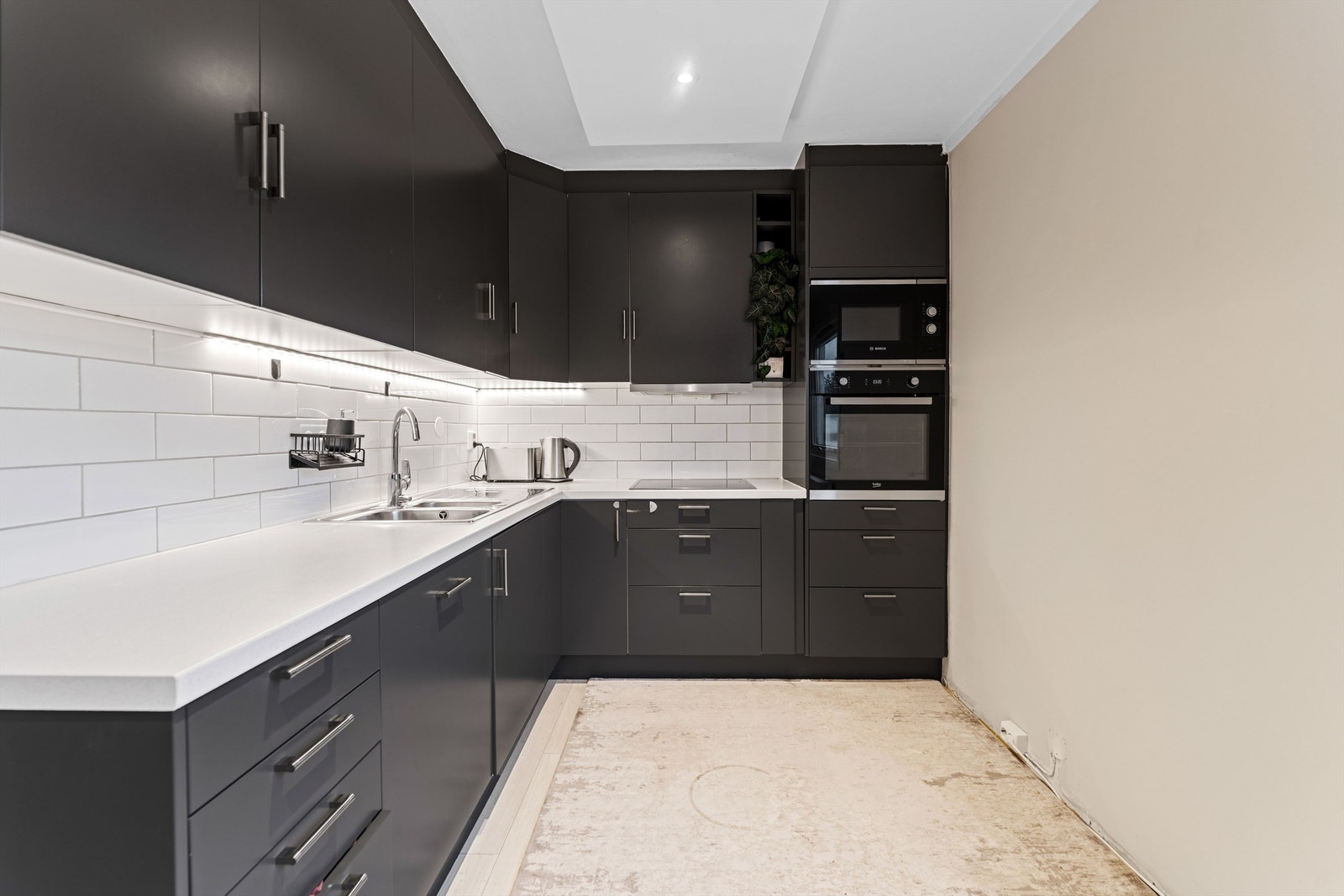 Det er nyere innsatt Epoq kjøkkeninnredning fra 2020. Galleribilde