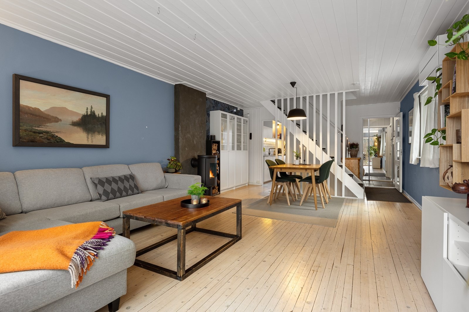 Den fine planløsningen gjør det enkelt å møblere i flere sosiale soner. Galleribilde