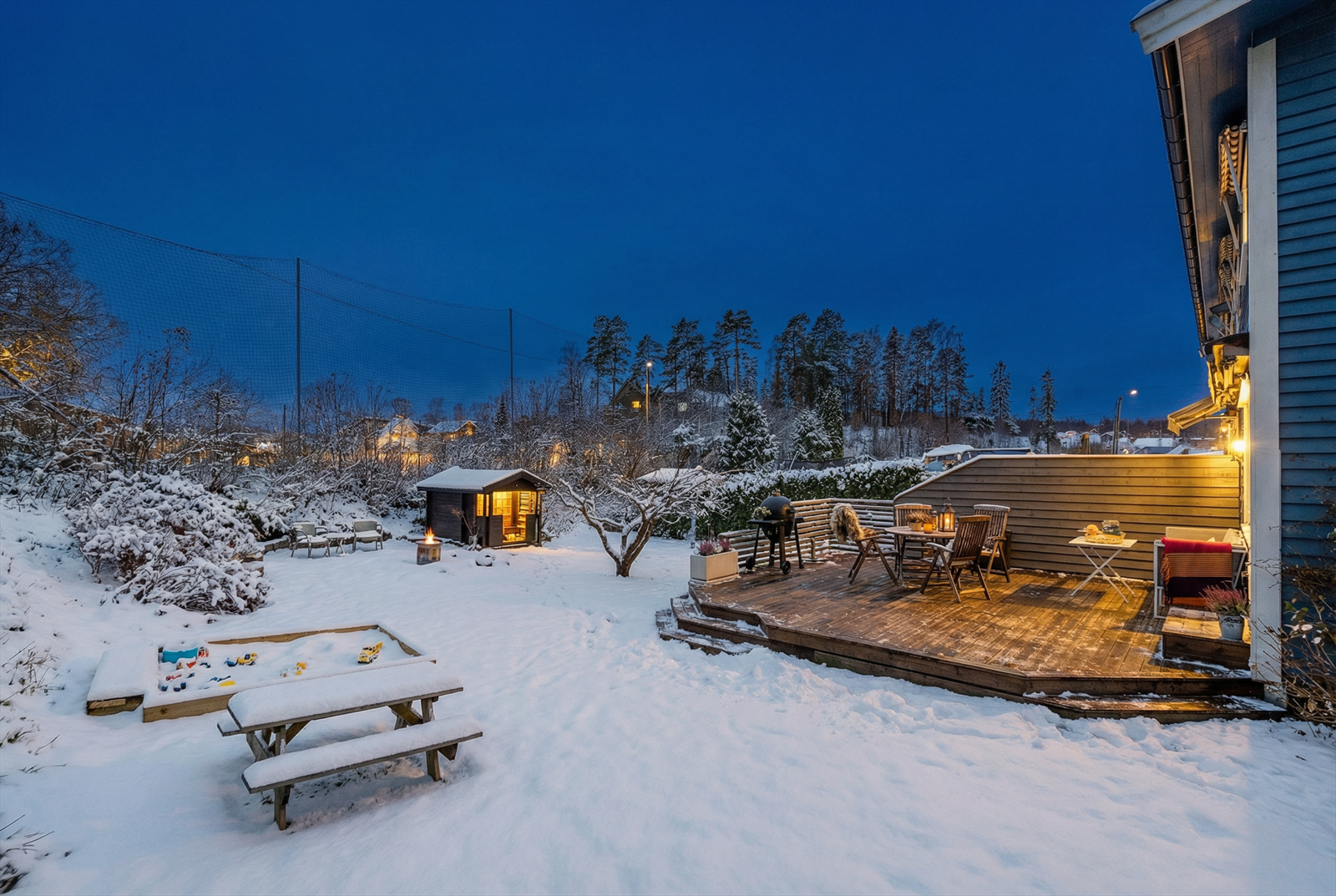 Boligen har en unik, privat og usjenert tomt på hele 950 kvm. Galleribilde