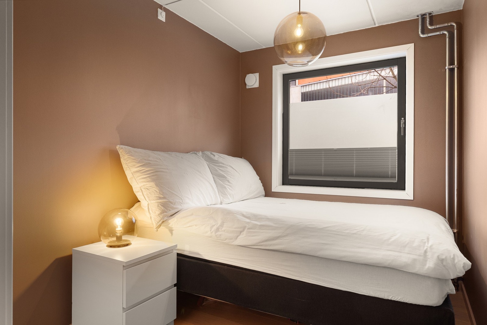 Det andre soverommet er også av god størrelse, og har god plass til dobbeltseng, nattbord og garderobeskap. Galleribilde