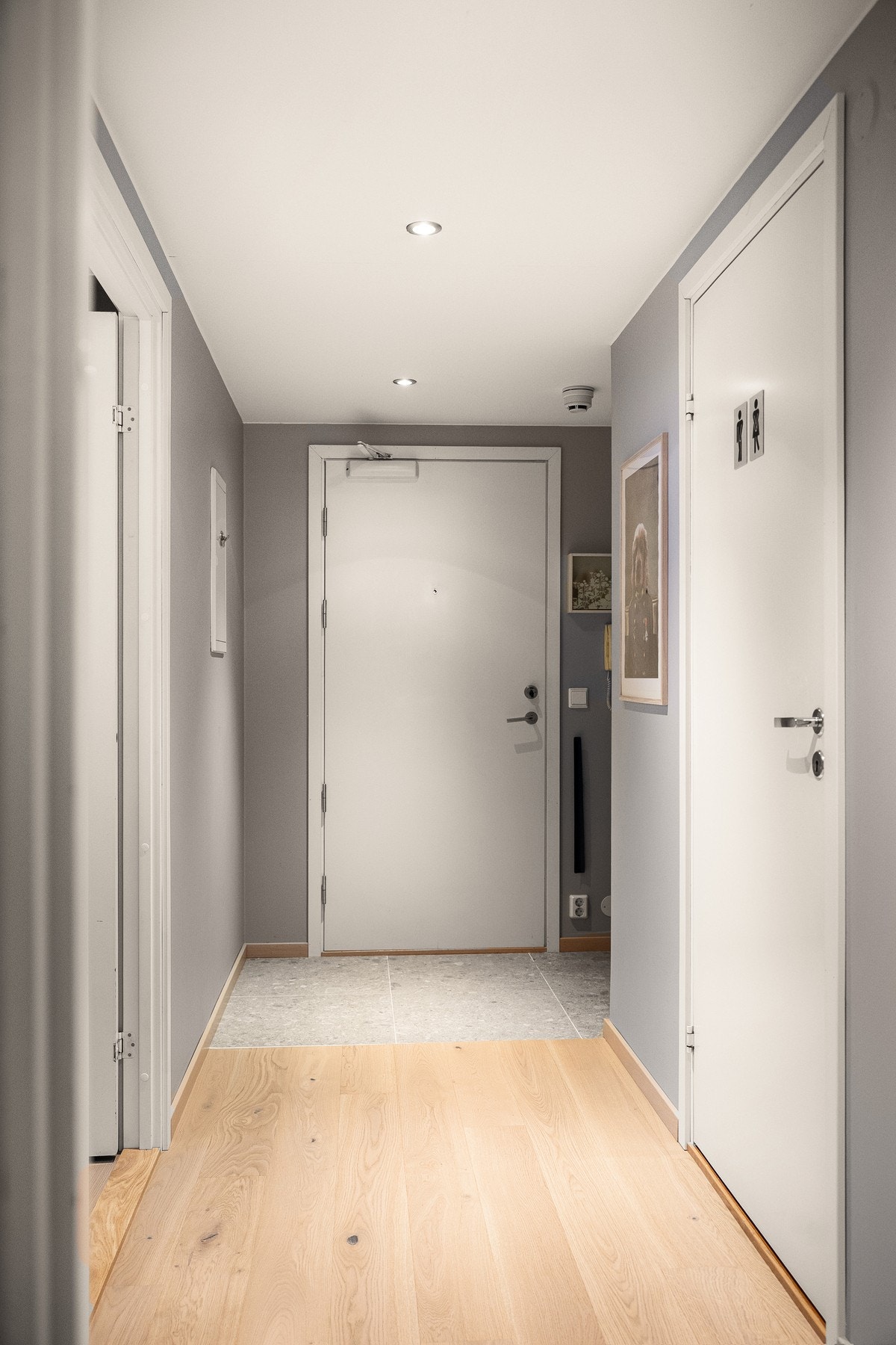 I entréen finner du en praktisk nisje med god plass til garderobeløsninger tilpasset egne behov. Galleribilde