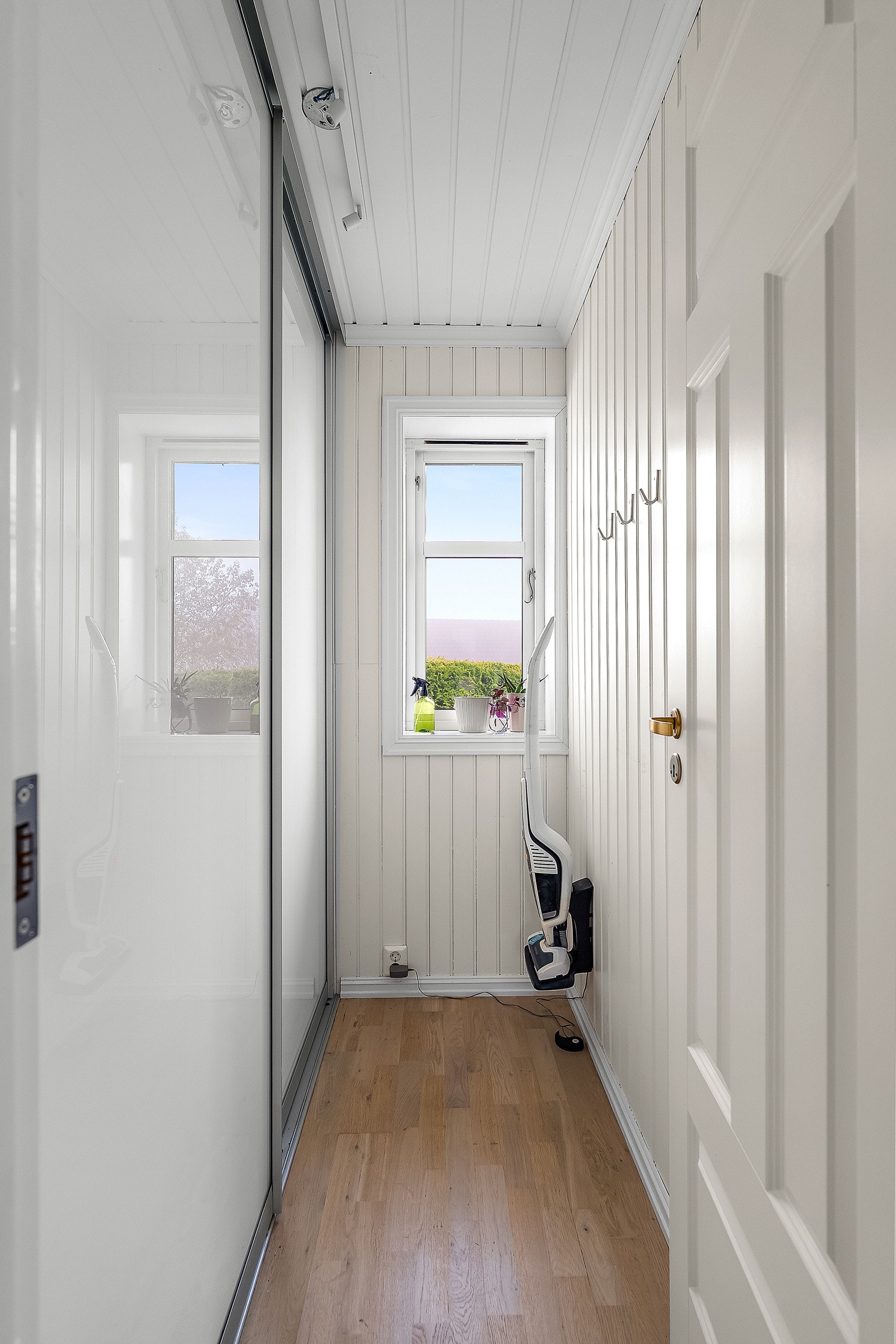 I tilknytning til kjøkkenet er det en matbod, praktisk for oppbevaring. Galleribilde