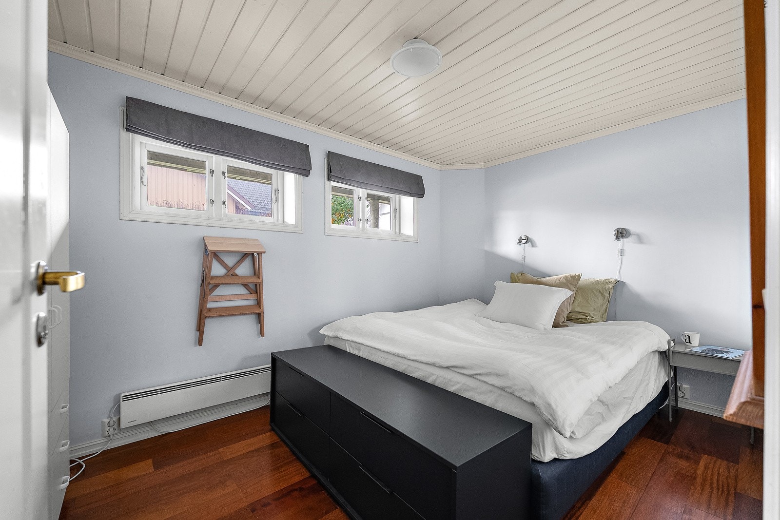 I en del av kjellerstuen er det etablert et innredet rom. Galleribilde