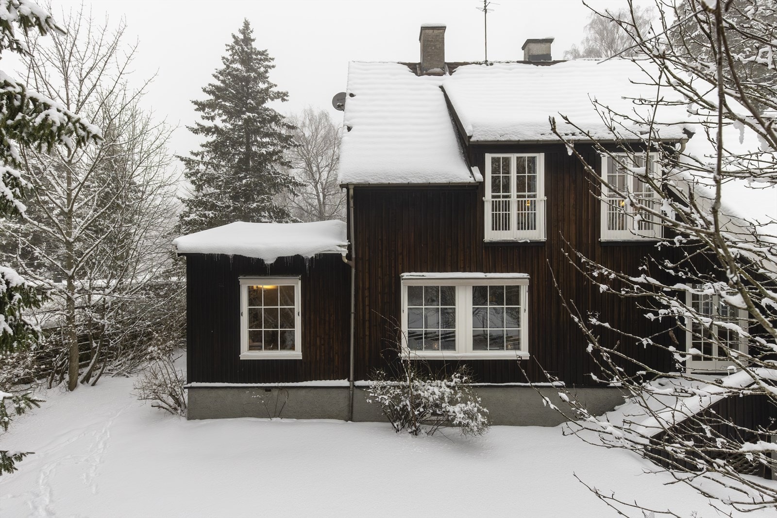 Huset stod ferdig i 1920 og er oppført i betong og trekonstruksjoner. Galleribilde