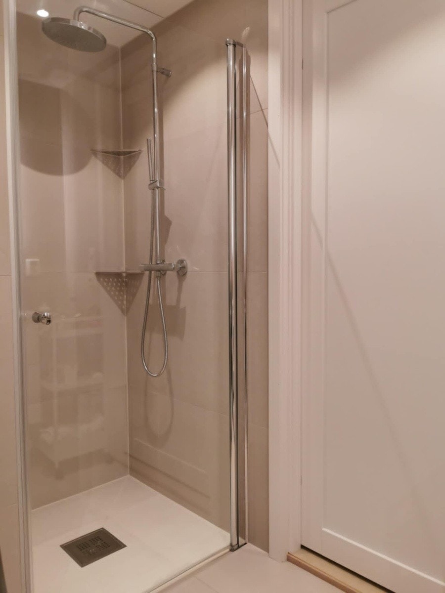 Dusjhjørne med regndusj Galleribilde