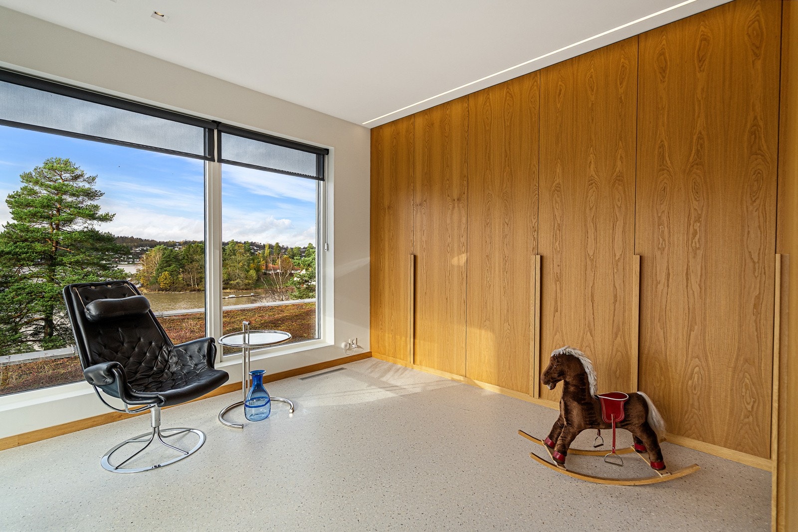 utstrakt bruk av plassbygget oppbevaring fra møbbelsnekker Lien og Lian AS Galleribilde