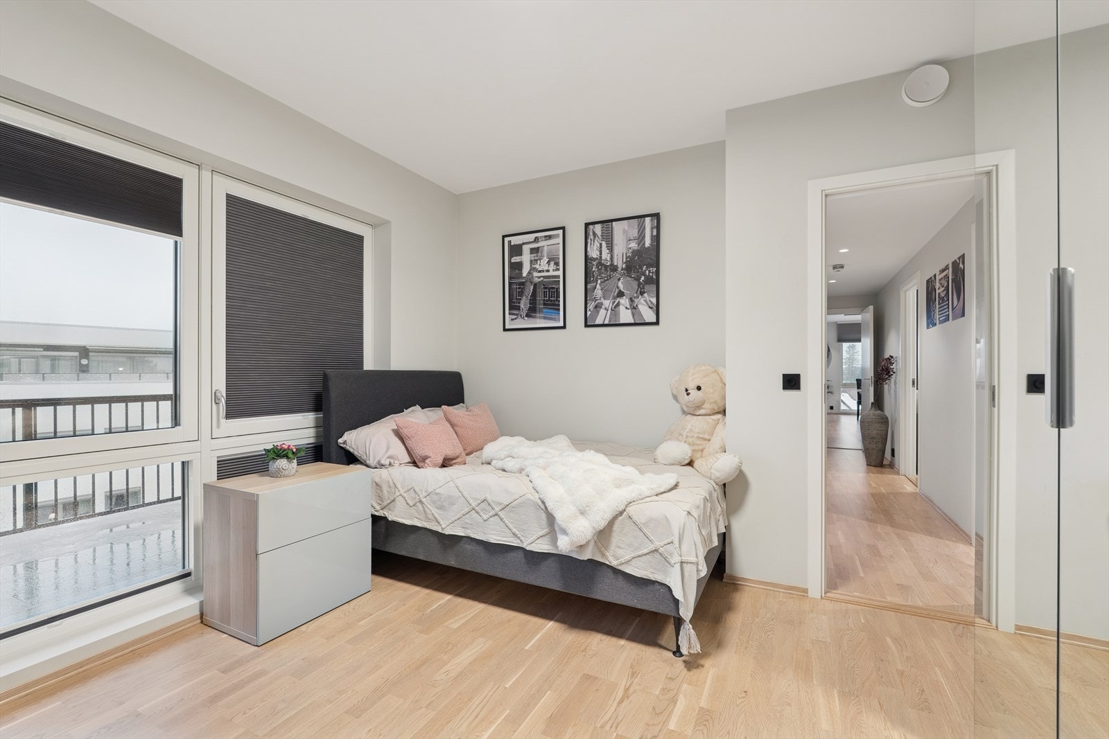 Soverom 2. Også dette rommet er utstyrt med garderobe. Galleribilde