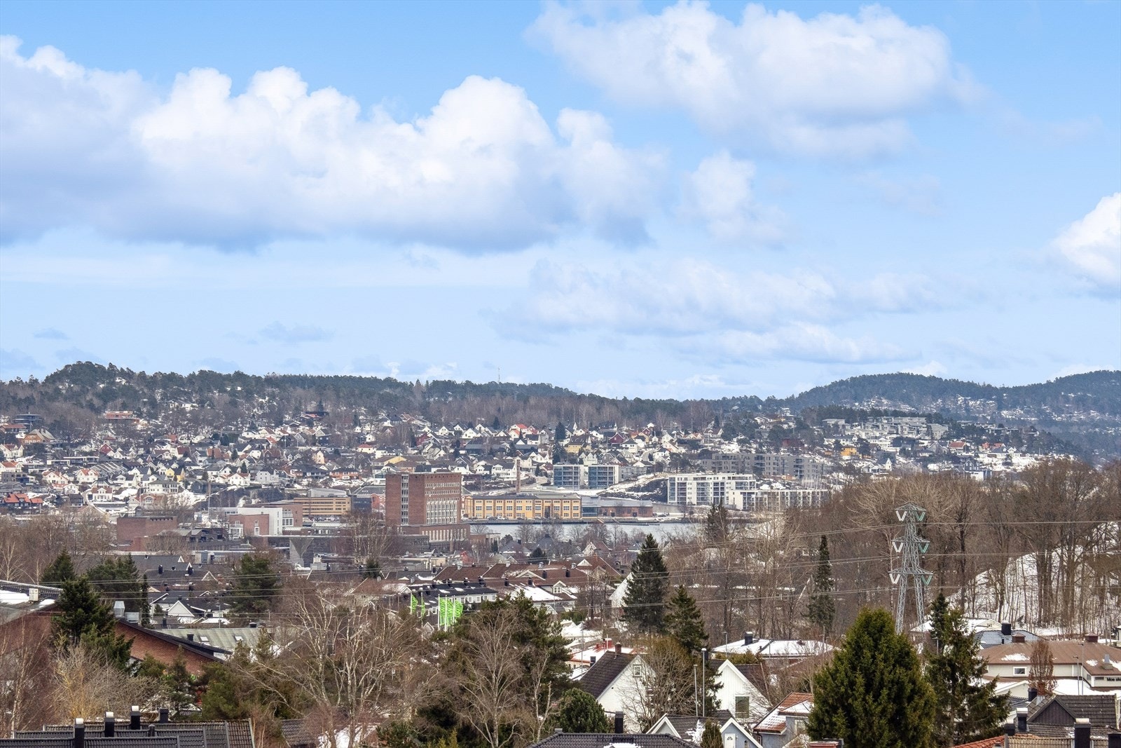 Utsikt mot Sandefjord sentrum og fjorden! Galleribilde