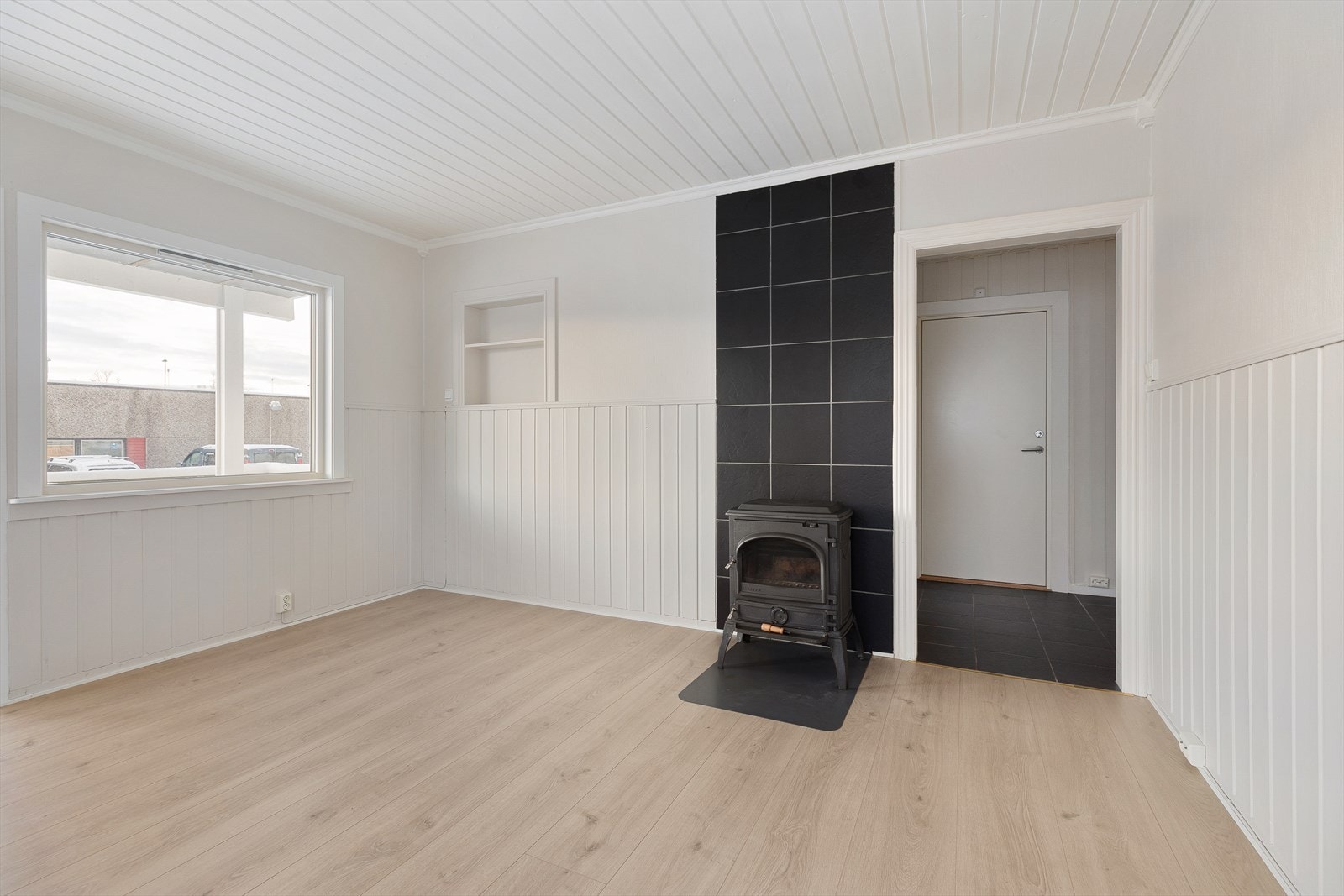 I desember 2025 ble det lagt nytt klikklaminat i stue og soverom Galleribilde