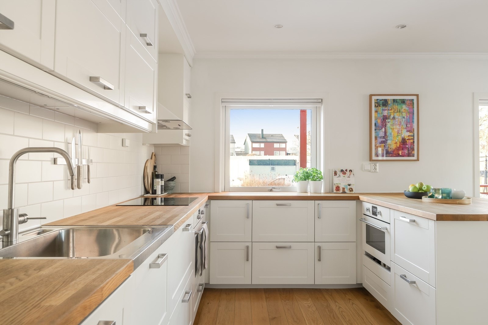 Alle hvitevarer er integrerte og kjøkkenet er fra 2014. Kjøkkenet har fått tilstandsgrad 1 fra takstmann. Galleribilde