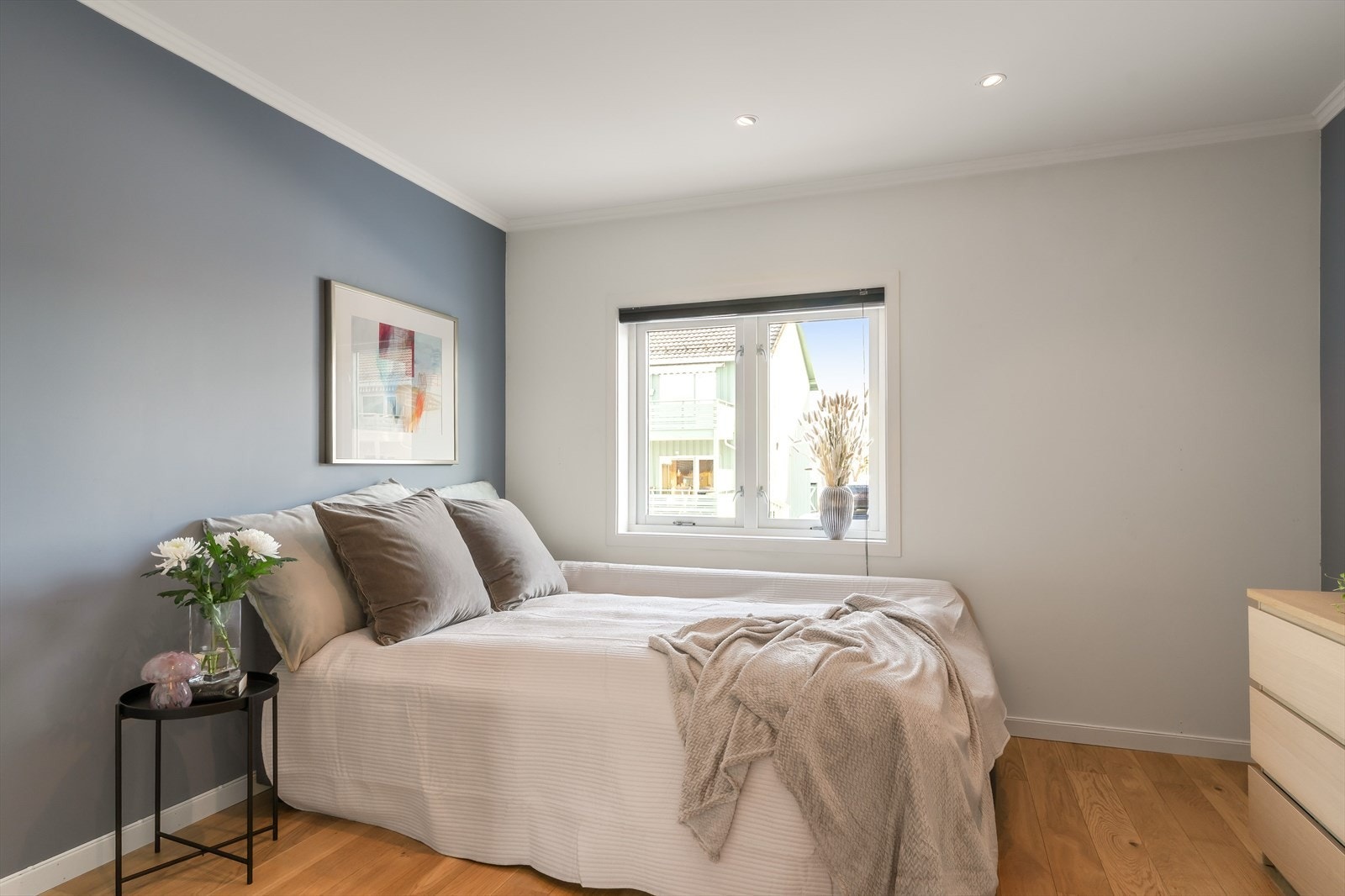 Leiligheten har to soverom på henholdsvis ca. 13 og 12,5 kvm. Galleribilde