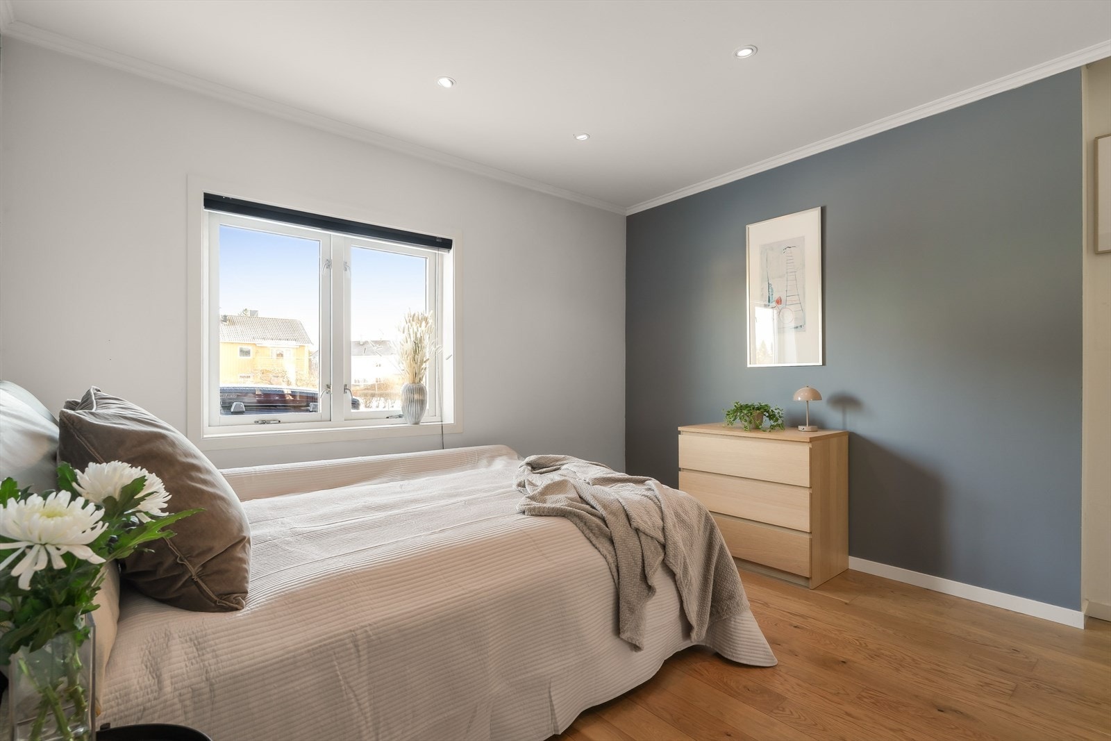 Begge rom vender mot rolige omgivelser og har gode møbleringsmuligheter. Galleribilde