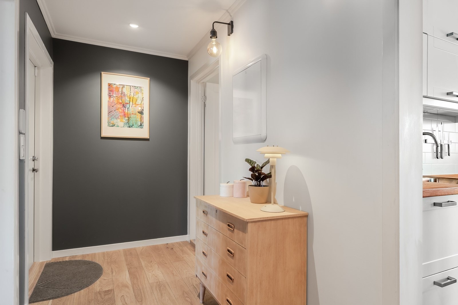 Fra leiligheten er det ca. 10 min inn til Trondheim sentrum, det er hyppige bussavganger og Sirkus Shopping ligger i gangavstand unna. Galleribilde