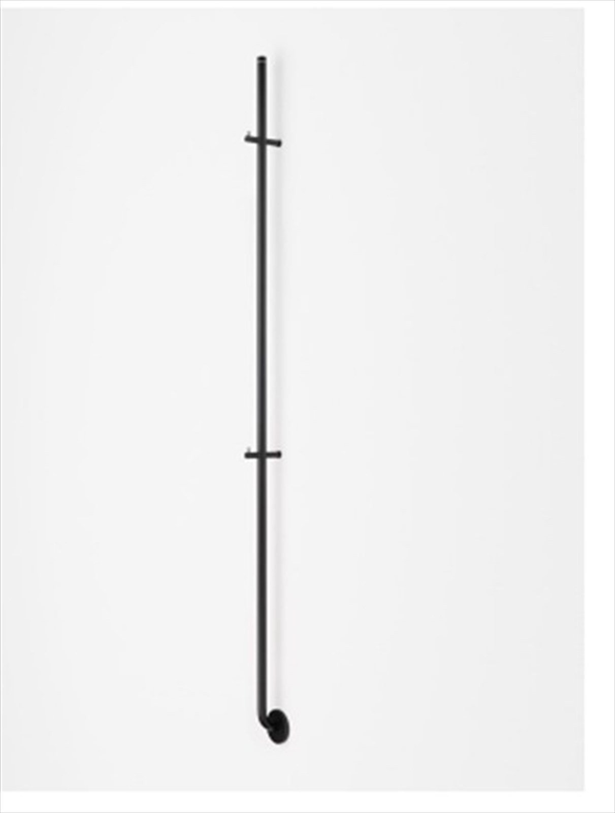 Boligen er oppgradert med sort elektrisk håndkletørker. Galleribilde