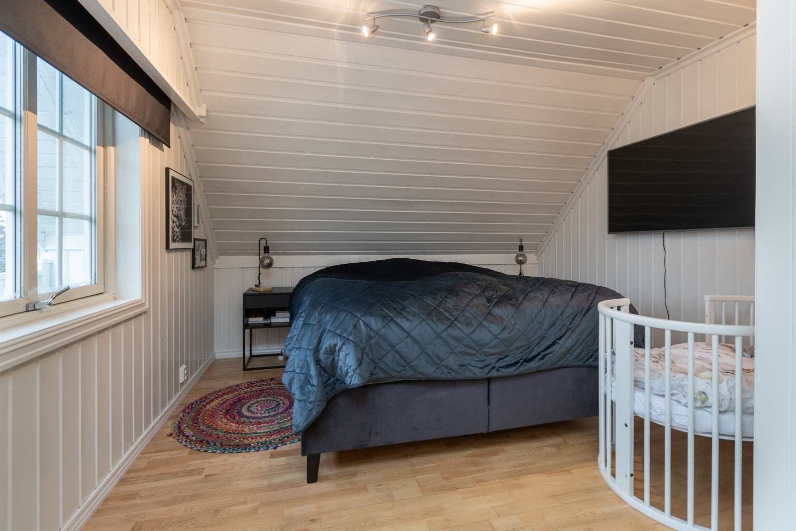 Hovedsoverom m/ utgang til balkong Galleribilde