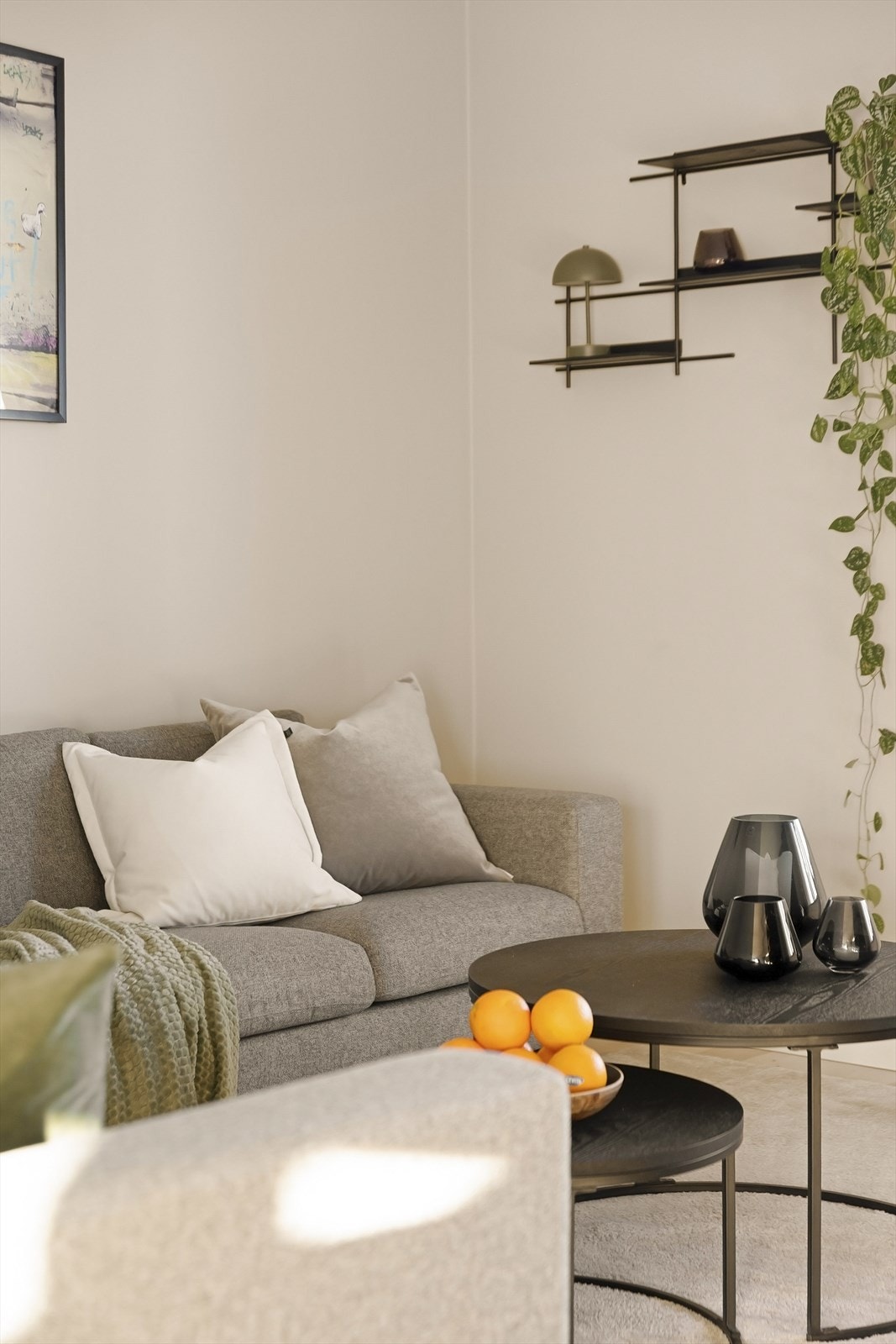 Takhøyden i stuen er målt til 2,46 meter, som bidrar til en god romfølelse. Galleribilde