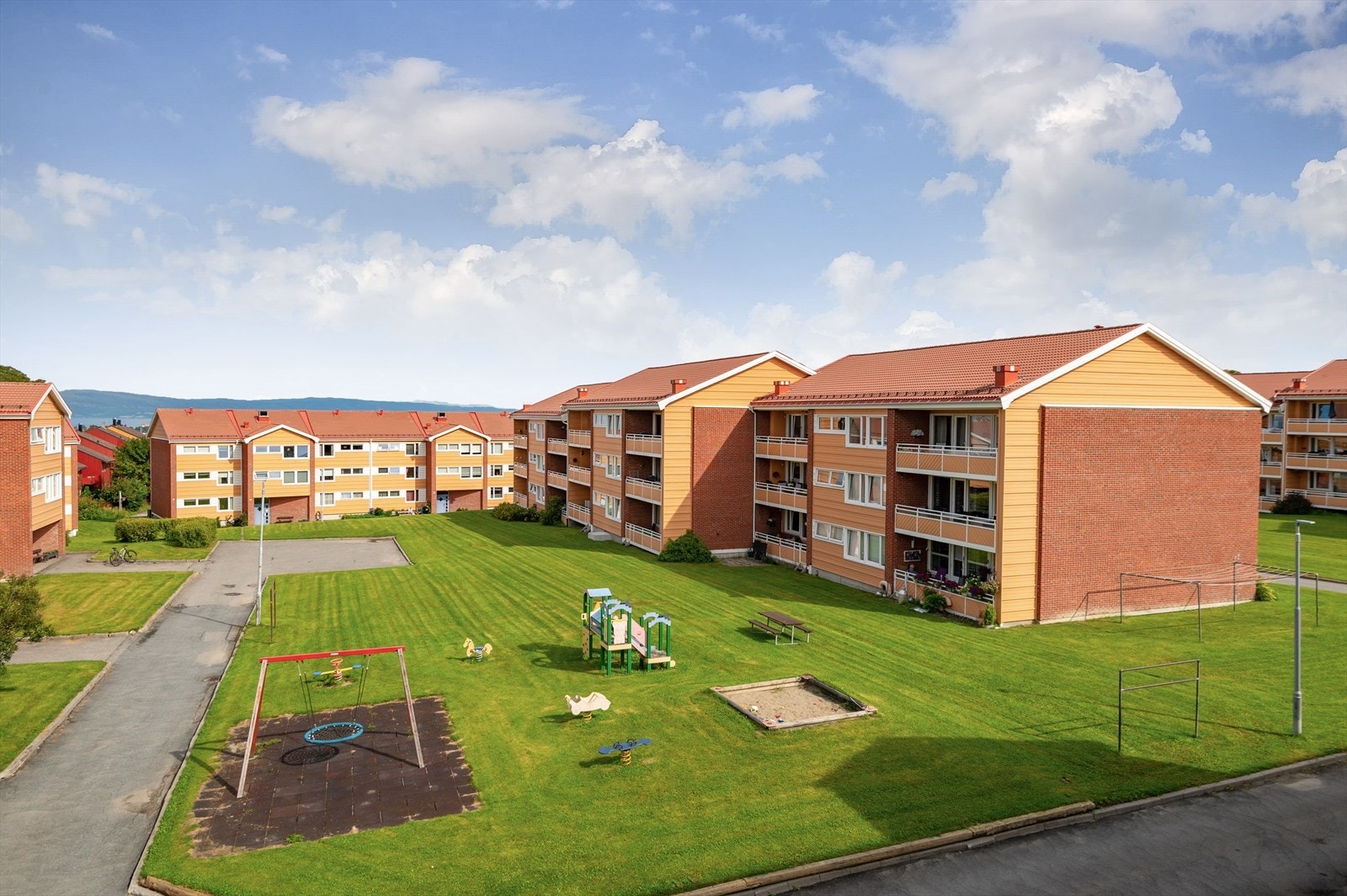 Teglverkstunet borettslag er et veldrevet borettslag med pene opparbeidede grøntområder, fellesareal og lekeplass som kan benyttes fritt av store og små. Galleribilde