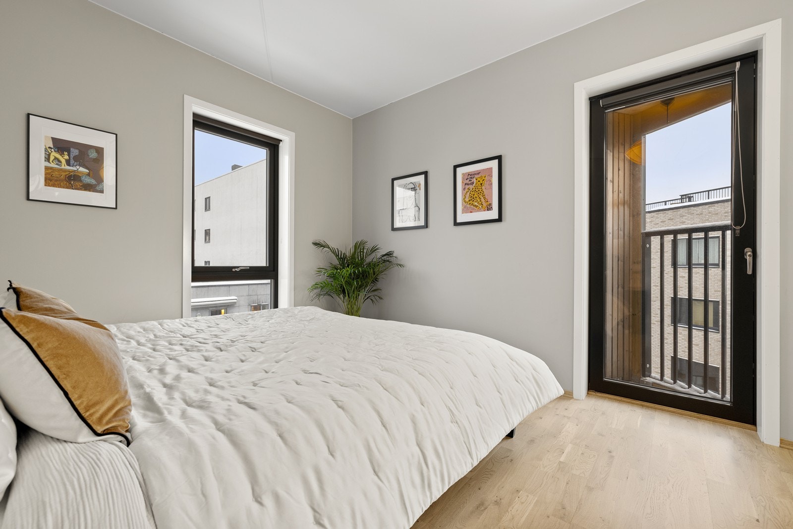 Fra hovedsoverommet er det utgang til en fransk balkong som slipper inn lys og luft. Galleribilde