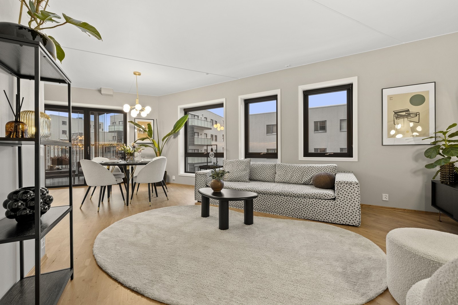 Leiligheten har en gjennomtenkt rominndeling med rene linjer og moderne kvaliteter. Galleribilde