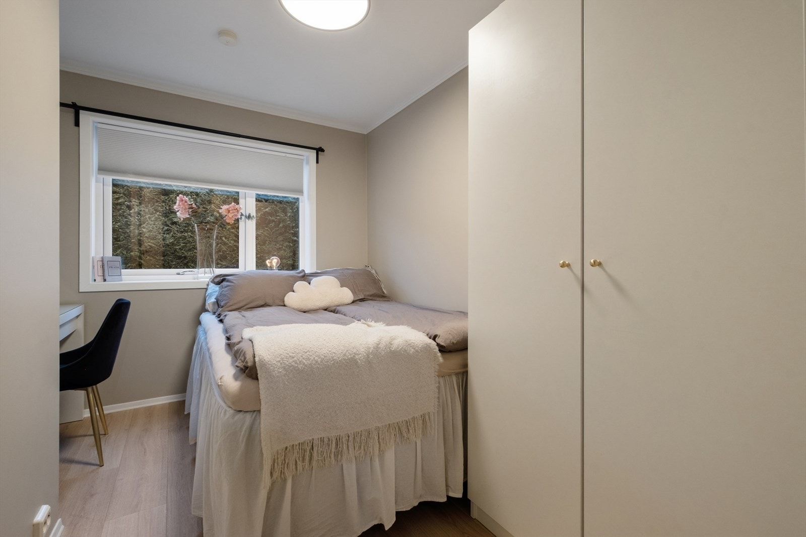 Boligen har to gode soverom med fine innredningsmuligheter. Galleribilde