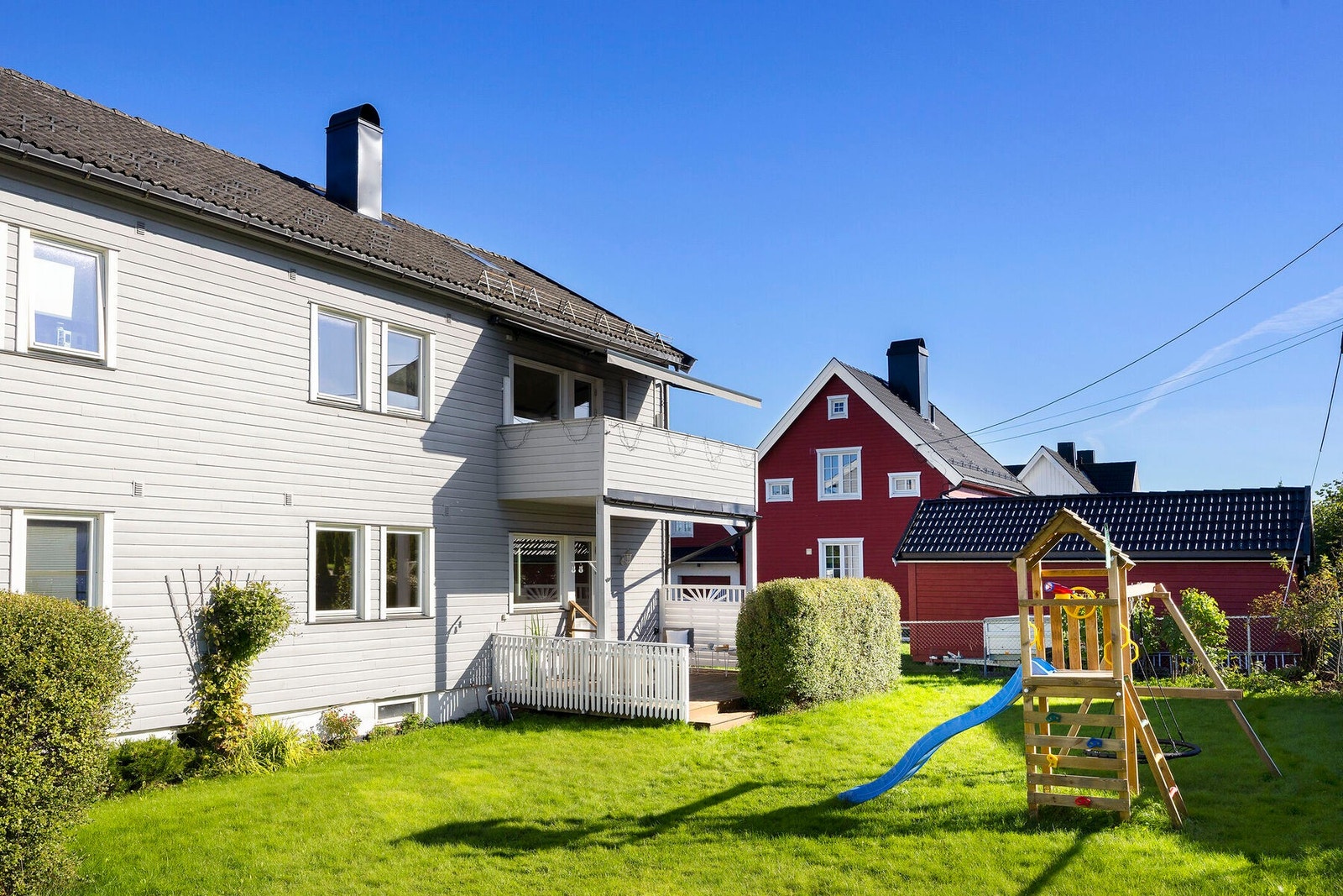 Her bor du i et hyggelig borettslag med pent opparbeidede fellesarealer Galleribilde