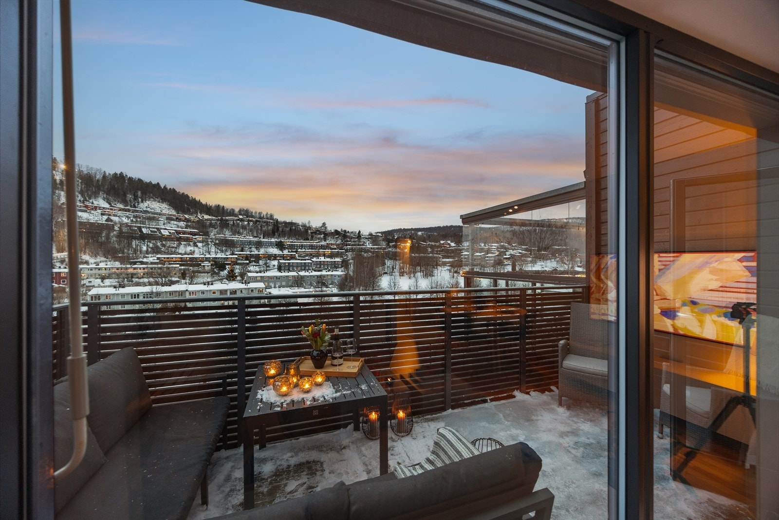 Leiligheten byr på fine utsiktsforhold. Galleribilde