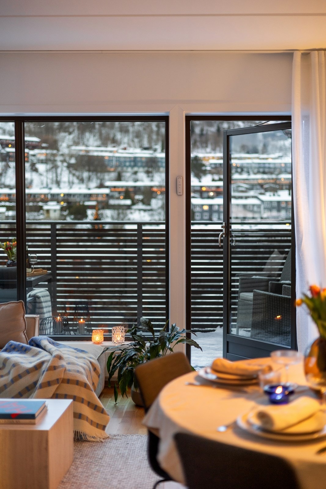 Skuiveien 129 ligger i et veletablert, populært og meget barnevennlig område på Vøyenenga. Galleribilde