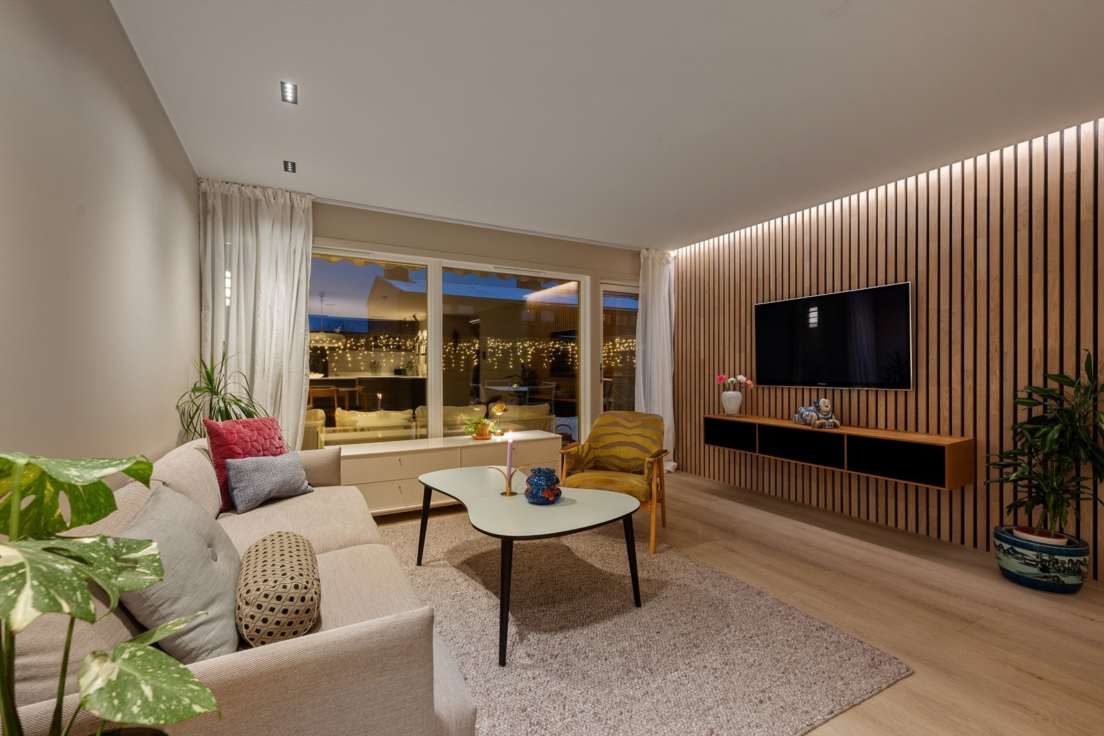 Malin Hveem v/Nordvik Frogner ønsker velkommen til Ivar Knutsons vei 50! Galleribilde