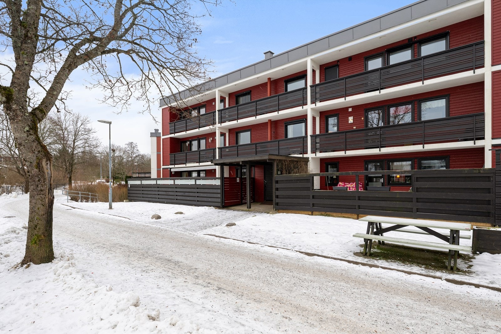 For turinteresserte er det kort vei til Østmarka og fine skogsområder som Brannfjell som har alt fra brede lysløyper til trange skogsstier og svabergpartier. Galleribilde