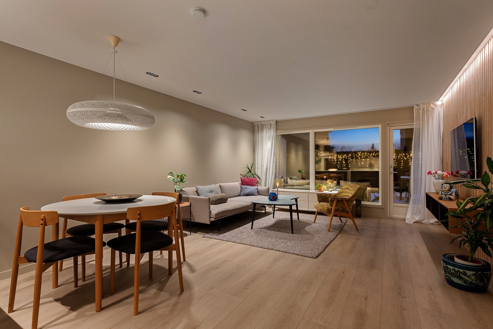 Leiligheten holder en god standard der store deler av leiligheten ble fornyet/oppgradert i 2022. Galleribilde