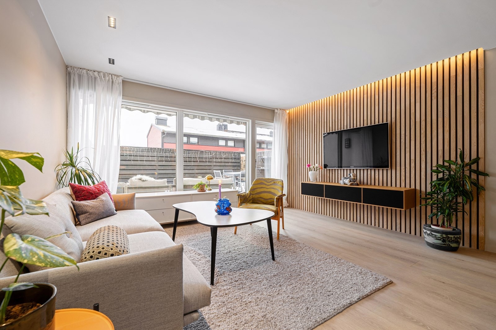 I 2022 ble overflatene i leiligheten sparklet og det ble lagt ny 1-stavs laminat med varmefolie under. Galleribilde