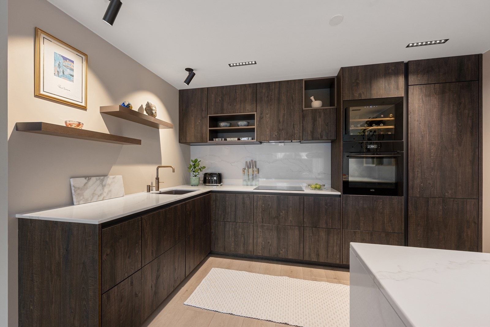 Kjøkkenet er perfekt for deg som liker å lage mat - her blir matlaging både praktisk og gøy, med smarte løsninger. Galleribilde