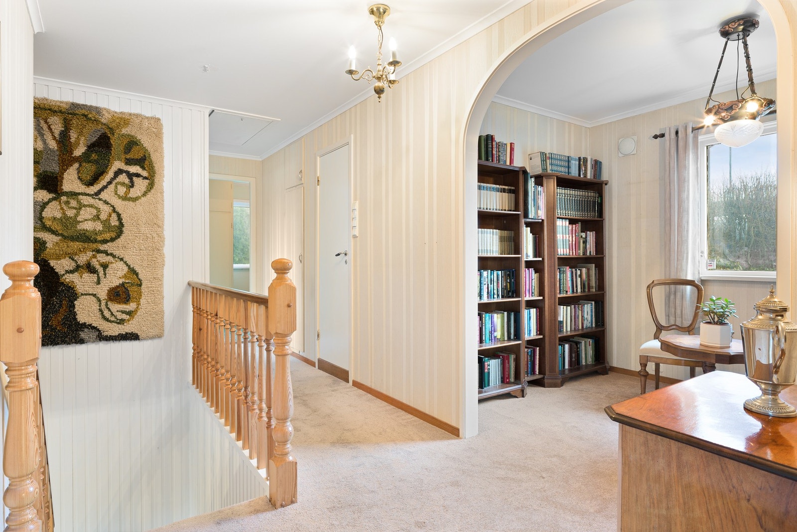 Boligen har tre soverom, hvorav alle tre soverommene er plassert i boligens andre etasje. Galleribilde