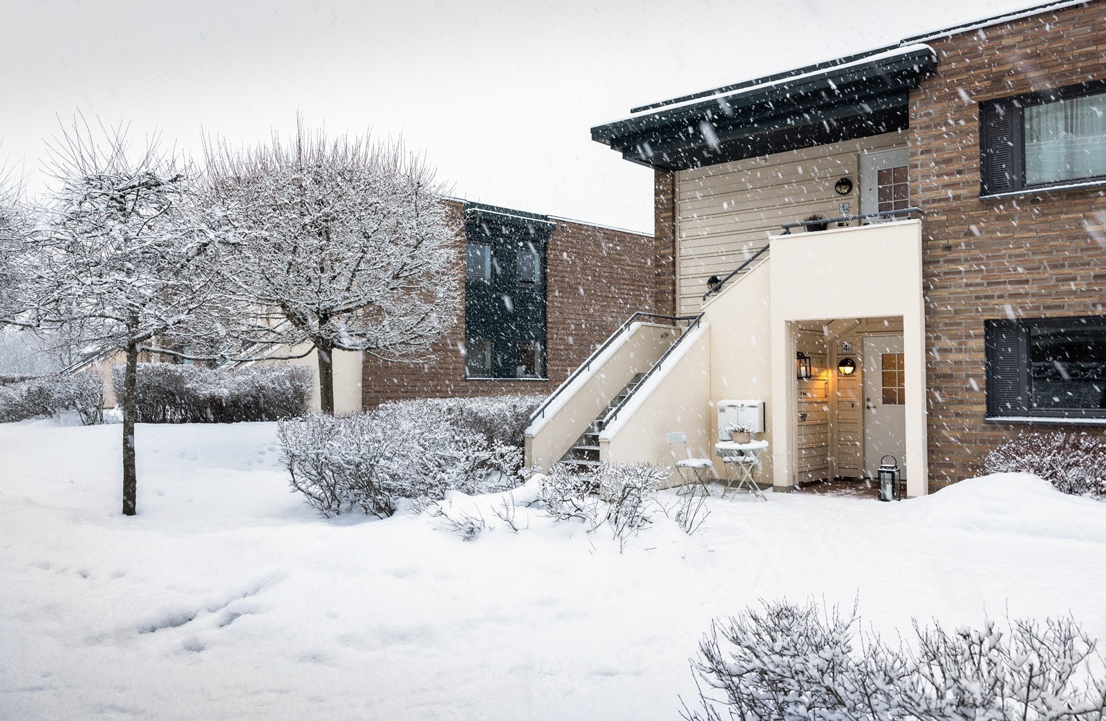 Stille og rolig, kun 4 leiligheter i husene på første rekke. Galleribilde