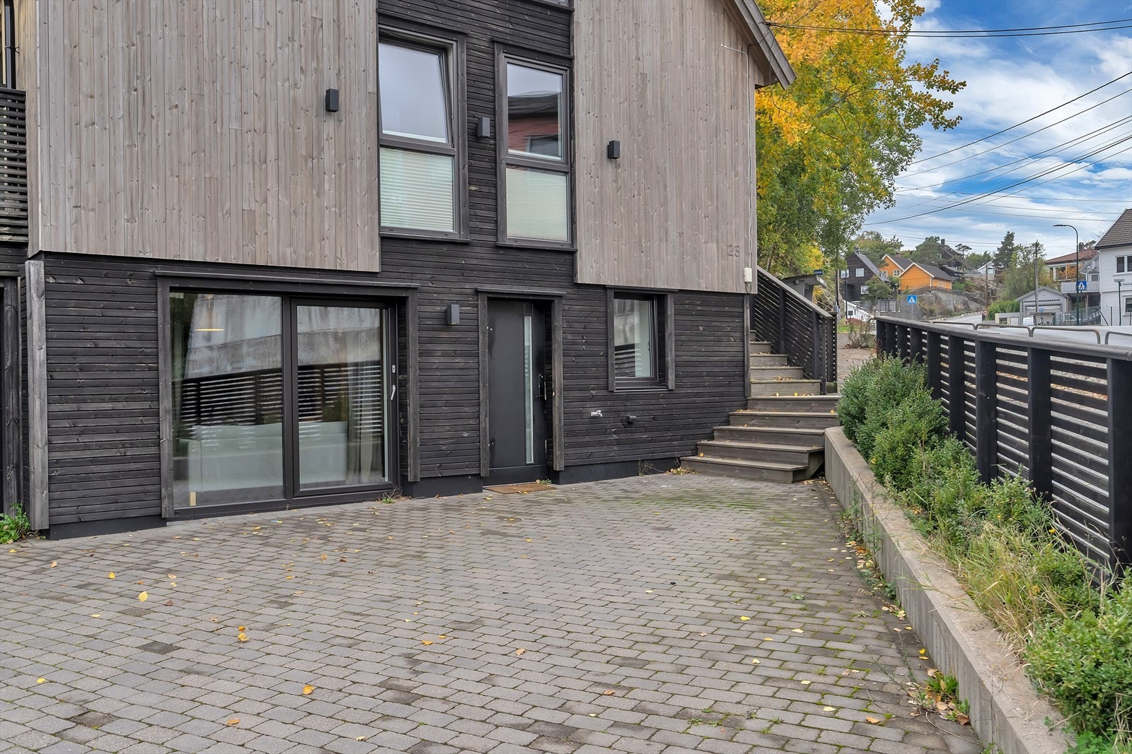 Boligen ble renovert i 2019 og ligger lett tilgjengelig i 1. etasje med trappefri adkomst. Galleribilde