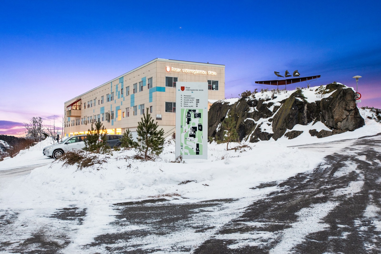Videregående ligger ved umiddelbar nærhet. Galleribilde