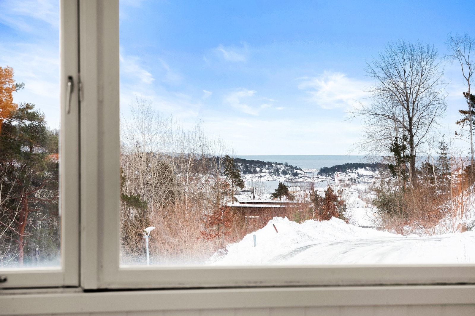 Flott utsikt over sjøen. Galleribilde