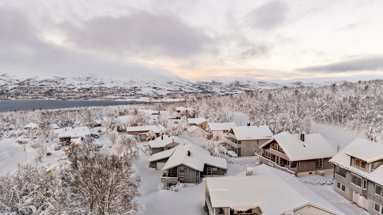 Boligen er beliggende tett inntil Tromsømarka Galleribilde