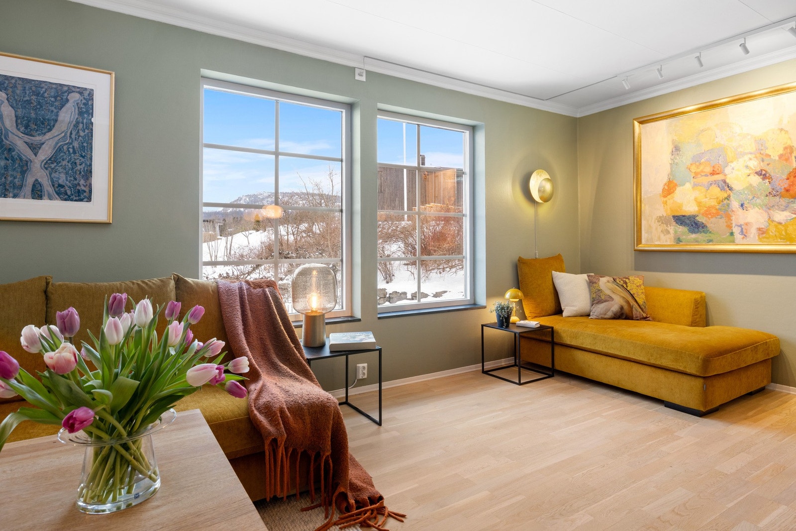 Utsikt mot Skaugumsåsen fra stuevinduene Galleribilde