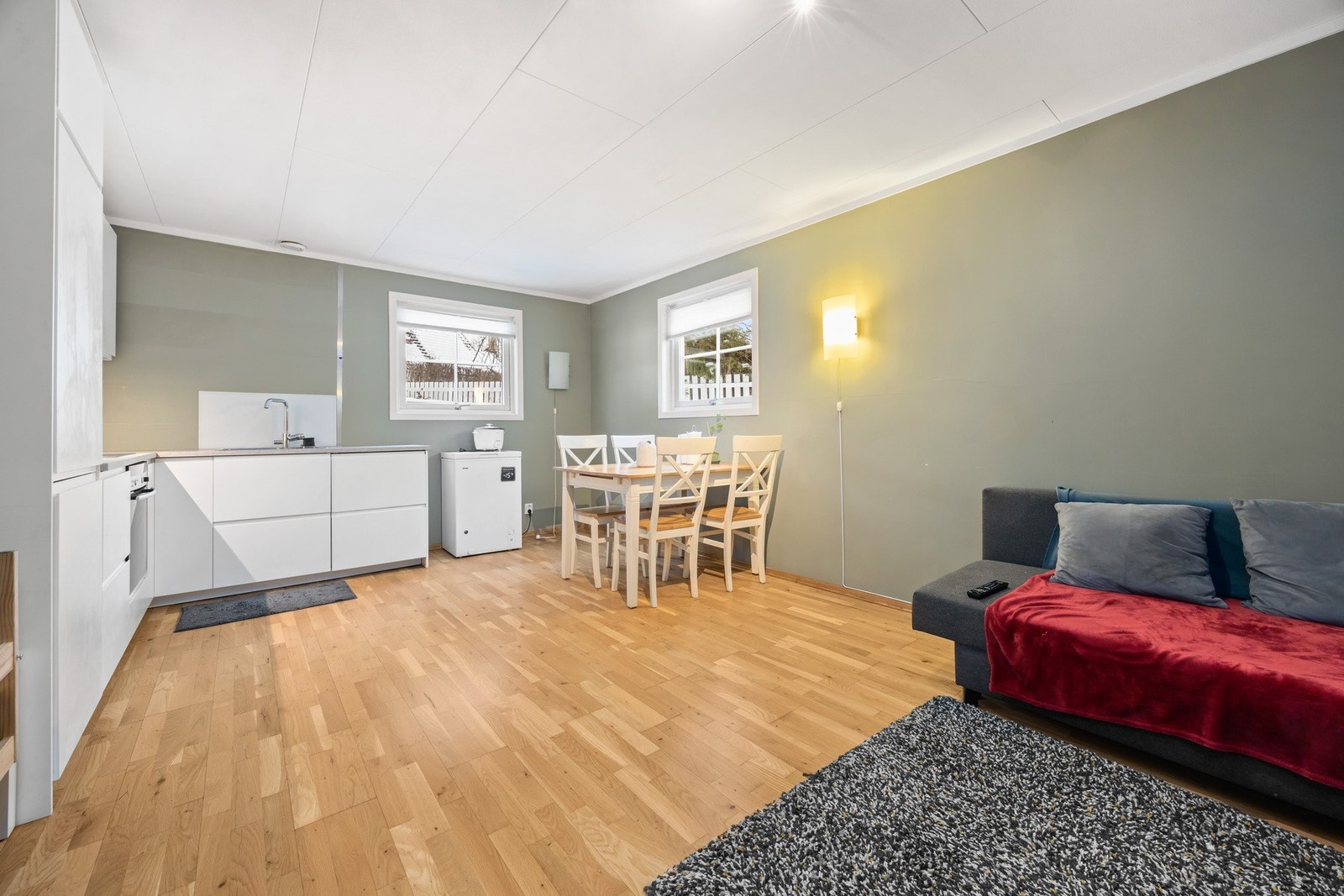 Stue og kjøkken i kjelleretasje Galleribilde