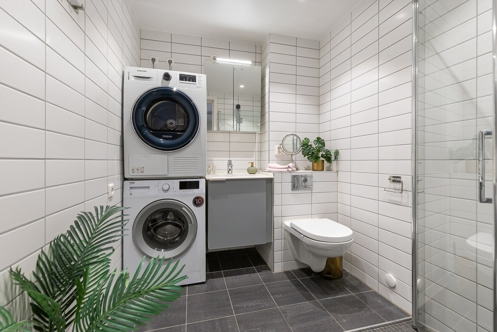 Moderne dusjbad/wc med fin størrelse Galleribilde