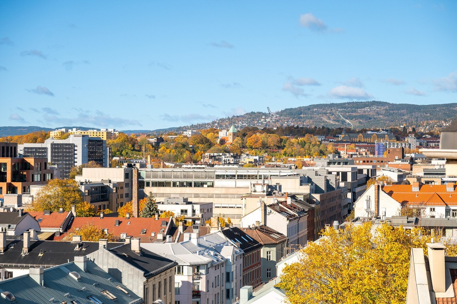 Flott utsikt fra takterrasse Galleribilde