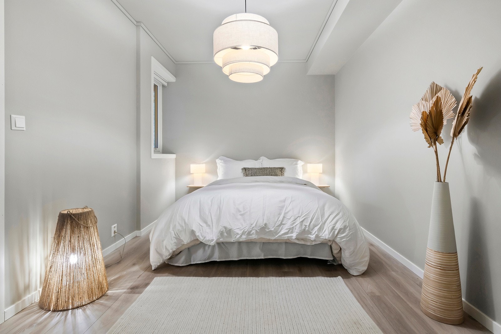 Begge soverommene ligger vendt i stille retning og har lite eksponering mot varme. Galleribilde