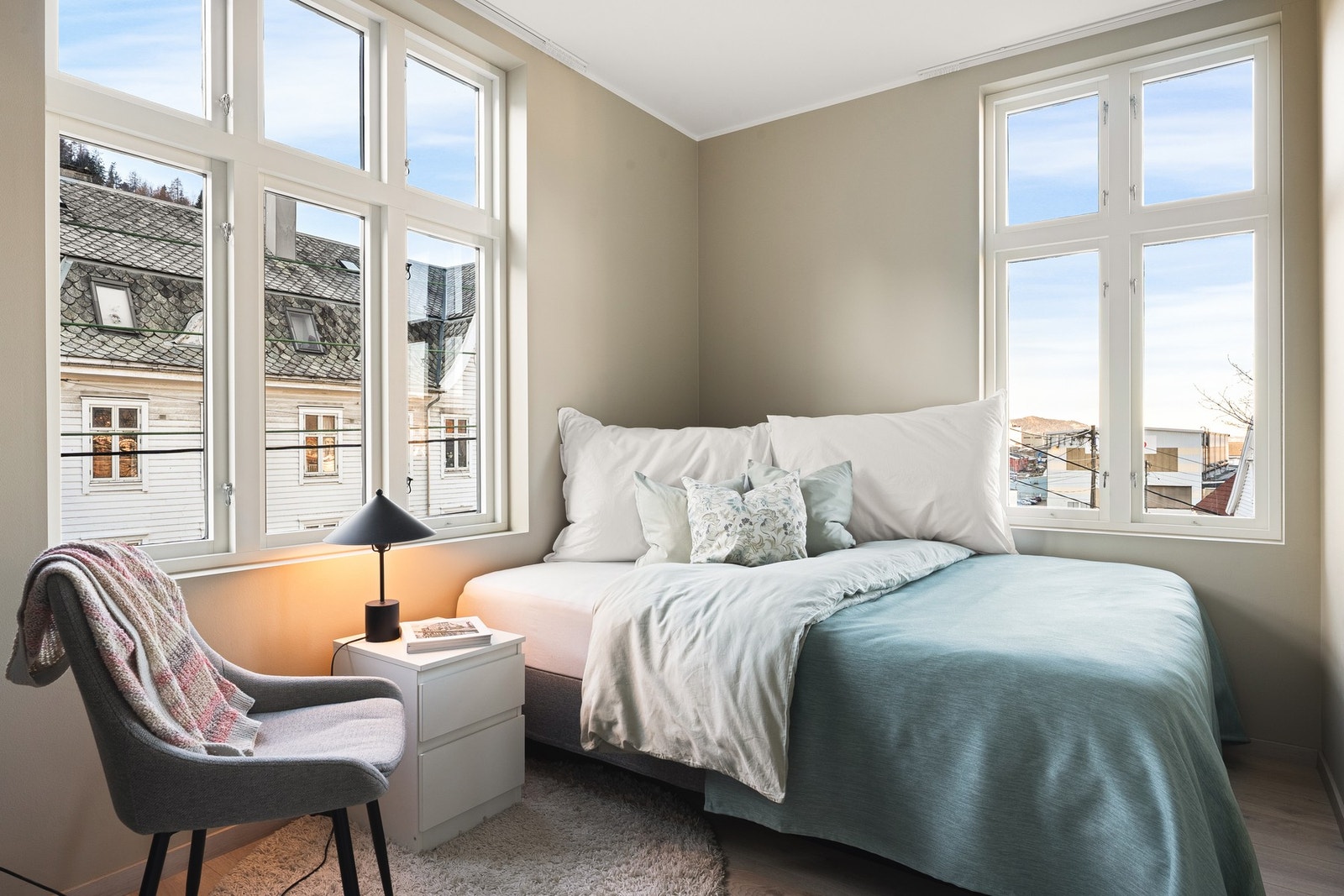 Hovedsoverommet måler 9,5 kvm og fremstår som romslig og behagelig. Galleribilde