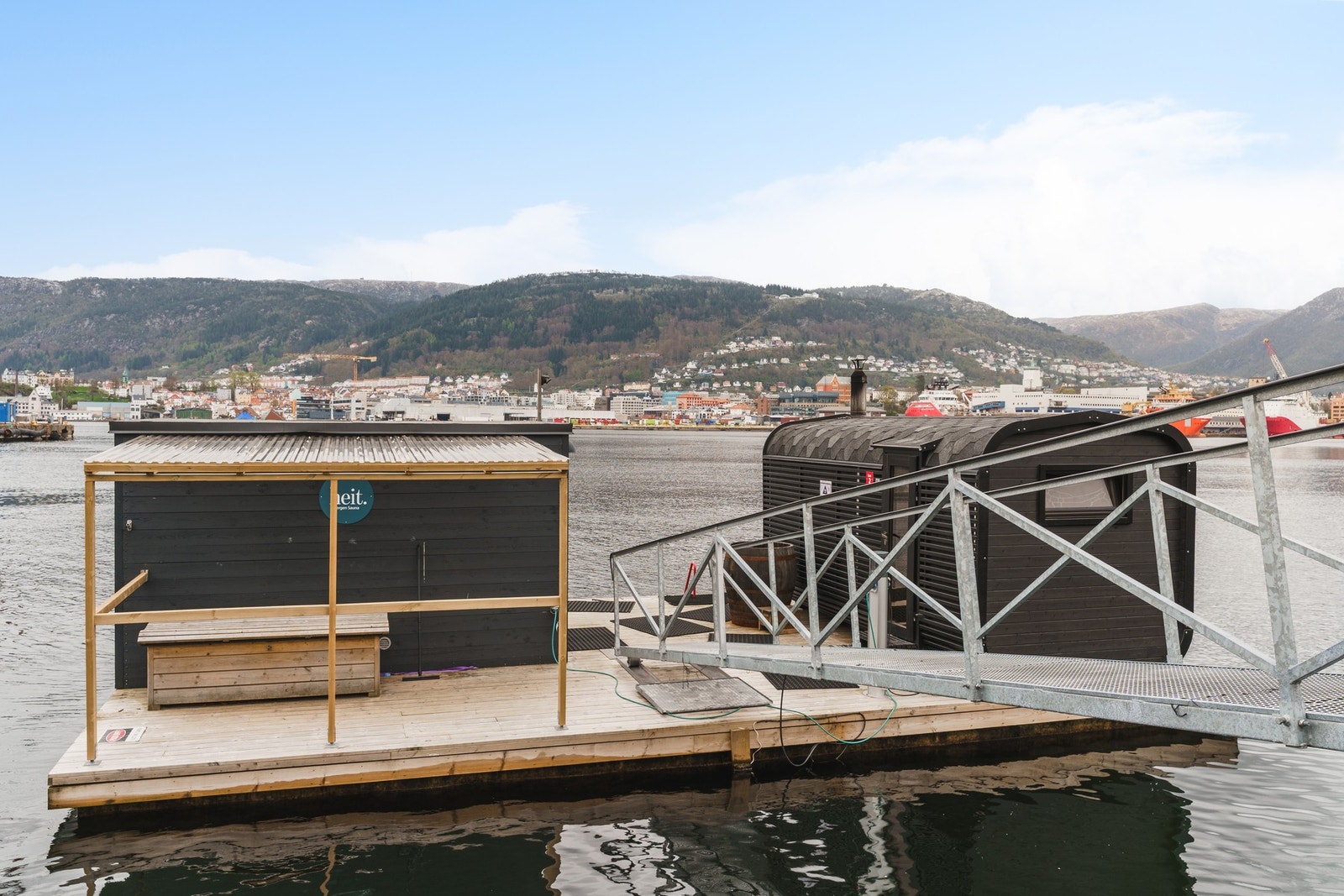 Heit Bergen Sauna ligger kun 2 minutter unna leiligheten. Galleribilde