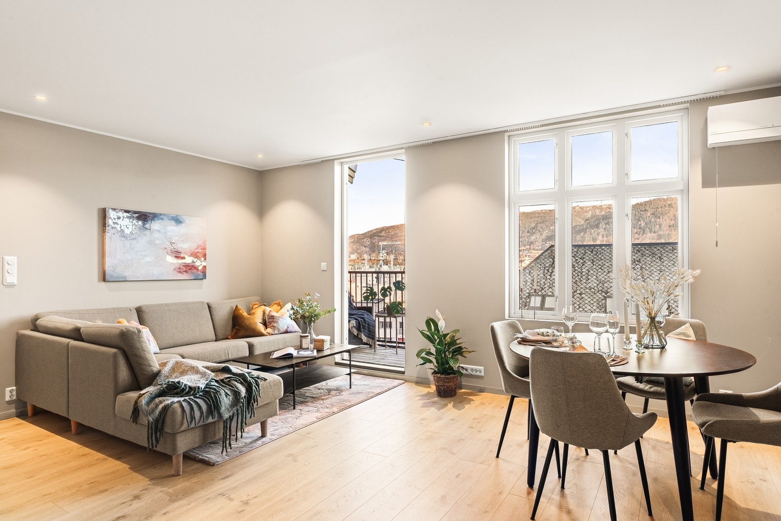 Mekleriet eiendomsmegling har gleden av å presentere
Håsteins gate 6 ved Geerthana Jega! Foto: Alexander Vie. Galleribilde