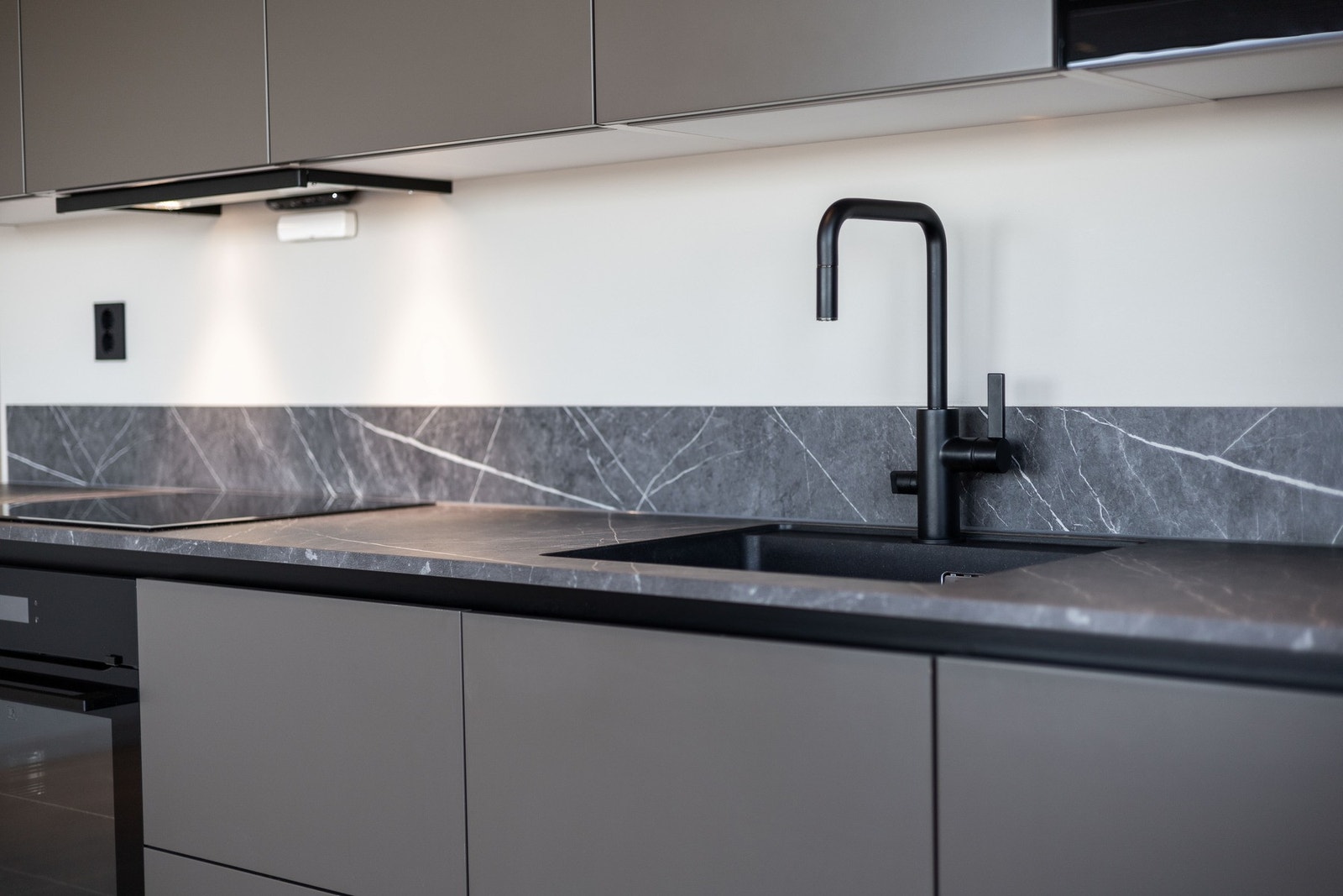 Kjøkkenet er påkostet fra prosjektets standard. Galleribilde