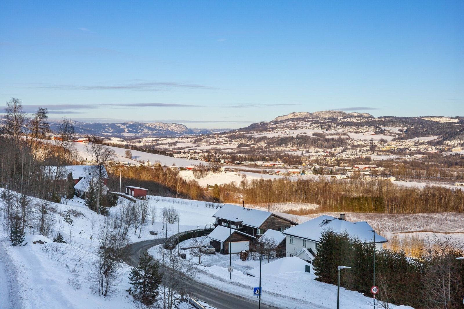 Du har en flott utsikt mot Lierdalen og Drammensfjorden. Galleribilde